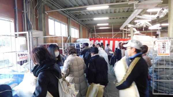 イナミ ふとん倉庫市1